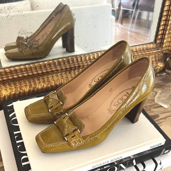 Gorgeous Tod's Moss Green Heeled Loafers Pumps, Size 7 (37) - Picture 1 of 9